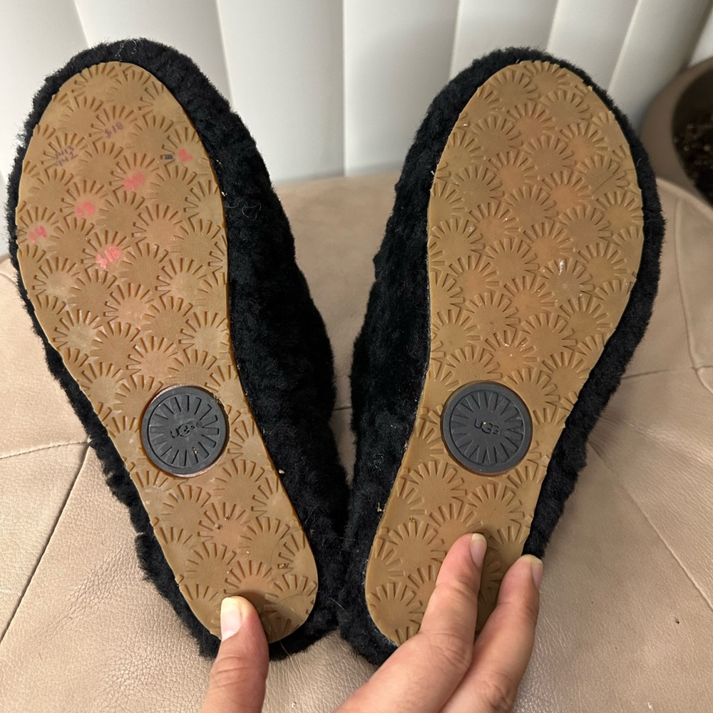 UGG Fluff Yeah slide flat sandals in black - Picture 5 of 6